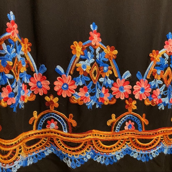 C EST 1946 Bell Sleeve Hem Embroidered Tunic Top - Picture 10 of 11